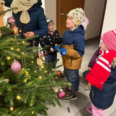202412 Kiga Weihnachtsbaum 1
