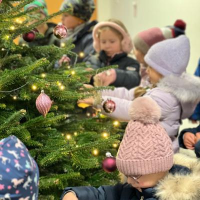 202412 Kiga Weihnachtsbaum 3