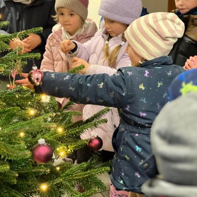 202412 Kiga Weihnachtsbaum 4